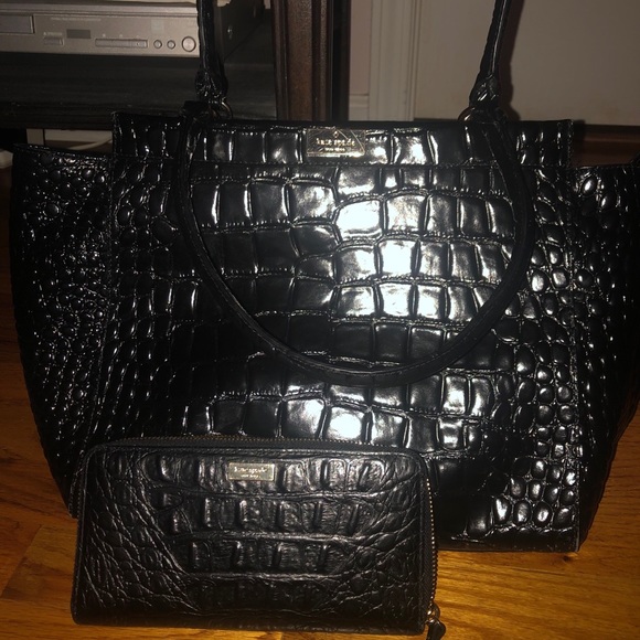 Like new Kate Spade handbag with matching wallet - Picture 2 of 13
